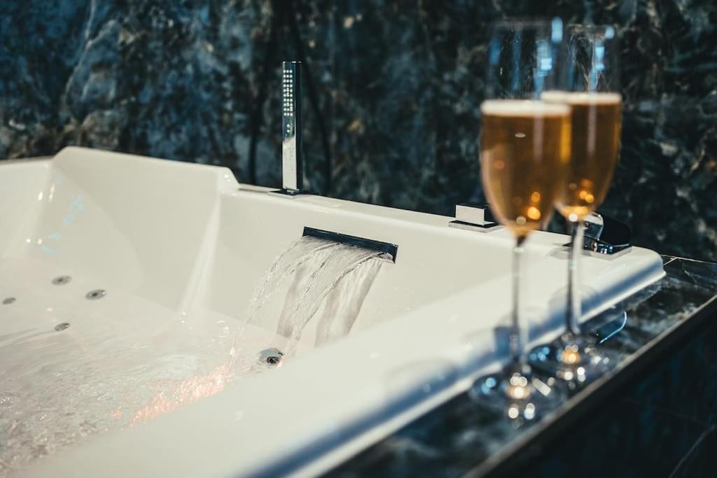 Le Duplex De L'Etoile Home Cinema Jacuzzi Et Sauna Privatif Longmesnil Εξωτερικό φωτογραφία